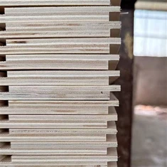 U utorku prorezirana pine šperploča